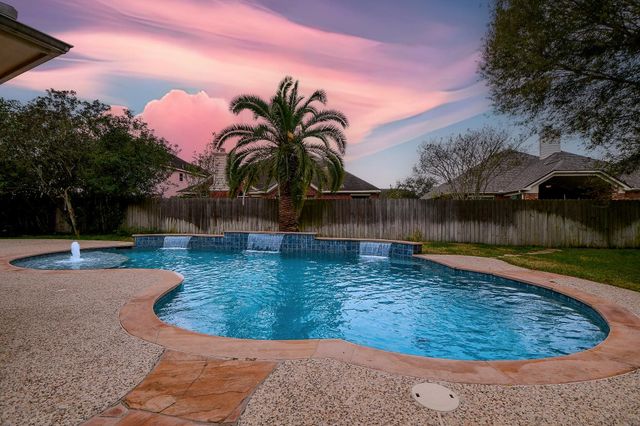 2502 Sun Glen Drive, Pearland, TX 77584