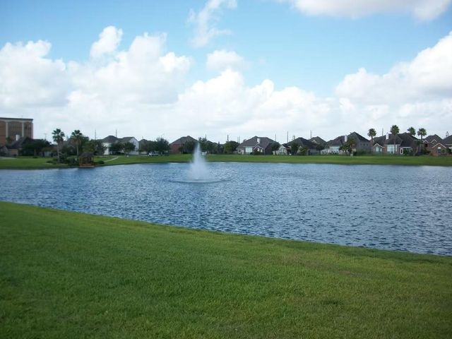 2502 Sun Glen Drive, Pearland, TX 77584