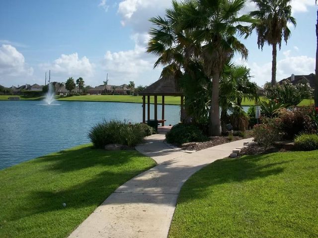 2502 Sun Glen Drive, Pearland, TX 77584