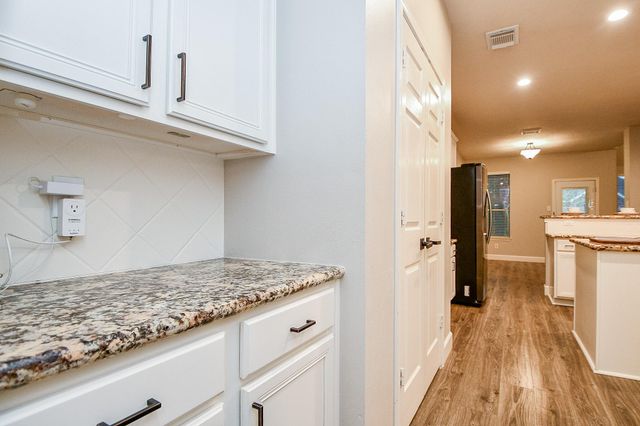 2502 Sun Glen Drive, Pearland, TX 77584