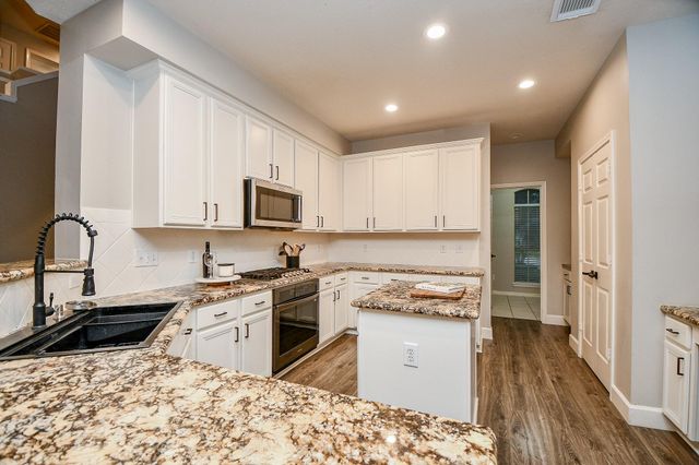 2502 Sun Glen Drive, Pearland, TX 77584