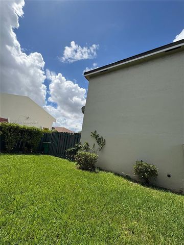 8346 NW 10th St, Miami, FL 33126