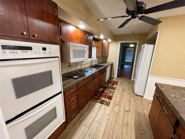 1714 Crescent Drive, Sherman, TX 75092