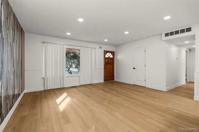 29215 Carlton Street, Inkster, MI 48141