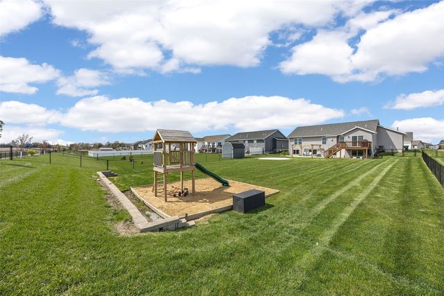 1255 Echo Ridge Lane, Marion, IA 52302