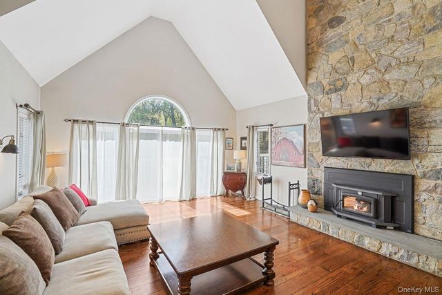 17 Pine Hill Drive, South Salem, NY 10590
