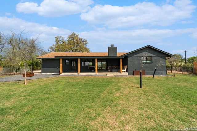 1016 SPARKMAN DR, Boerne, TX 78006