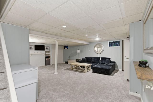 327 GREENBRIAR, Havertown, PA 19083