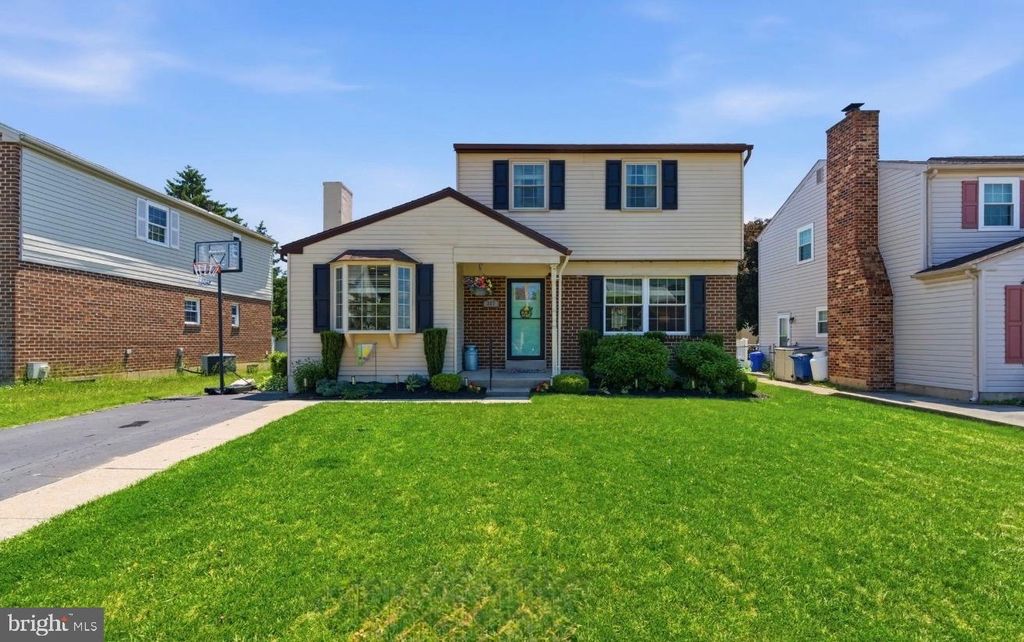 327 GREENBRIAR, Havertown, PA 19083