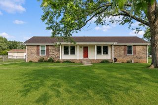 2233 Robin Dr, Clarksville, TN 37042