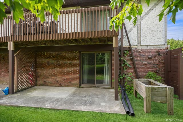 16 Bailey Court 16, Middle Island, NY 11953