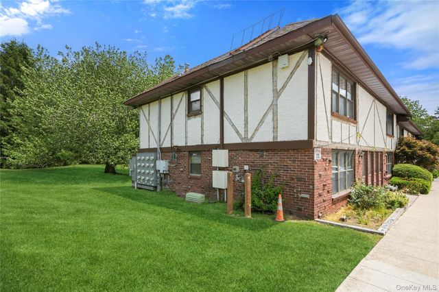16 Bailey Court 16, Middle Island, NY 11953