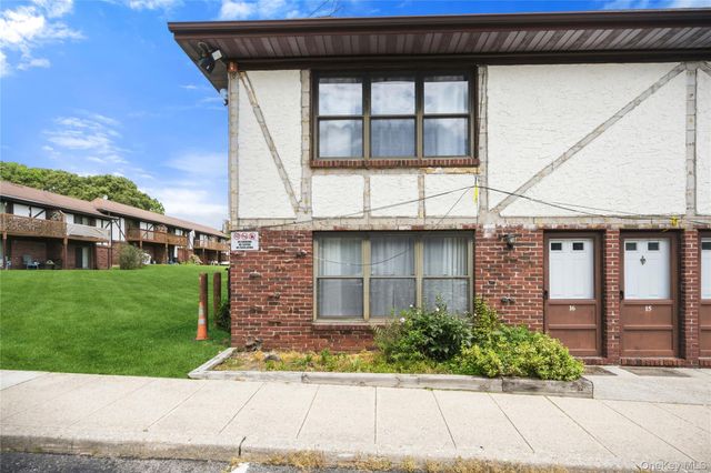 16 Bailey Court 16, Middle Island, NY 11953