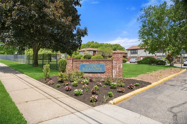 16 Bailey Court 16, Middle Island, NY 11953