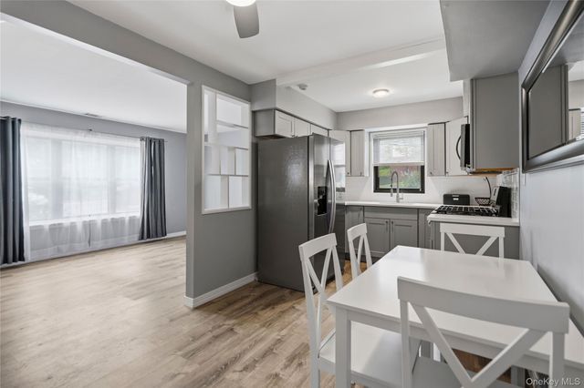 16 Bailey Court 16, Middle Island, NY 11953