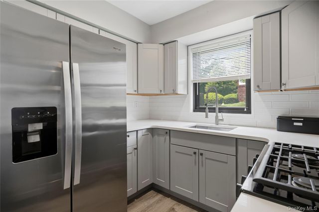 16 Bailey Court 16, Middle Island, NY 11953