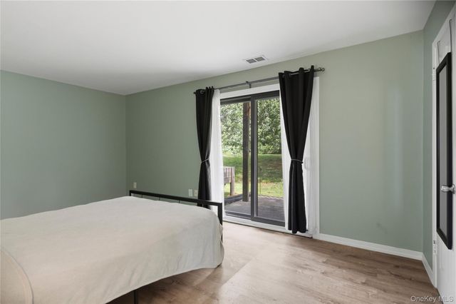 16 Bailey Court 16, Middle Island, NY 11953