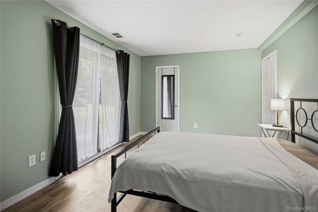 16 Bailey Court 16, Middle Island, NY 11953
