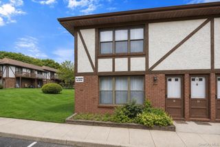 16 Bailey Court 16, Middle Island, NY 11953