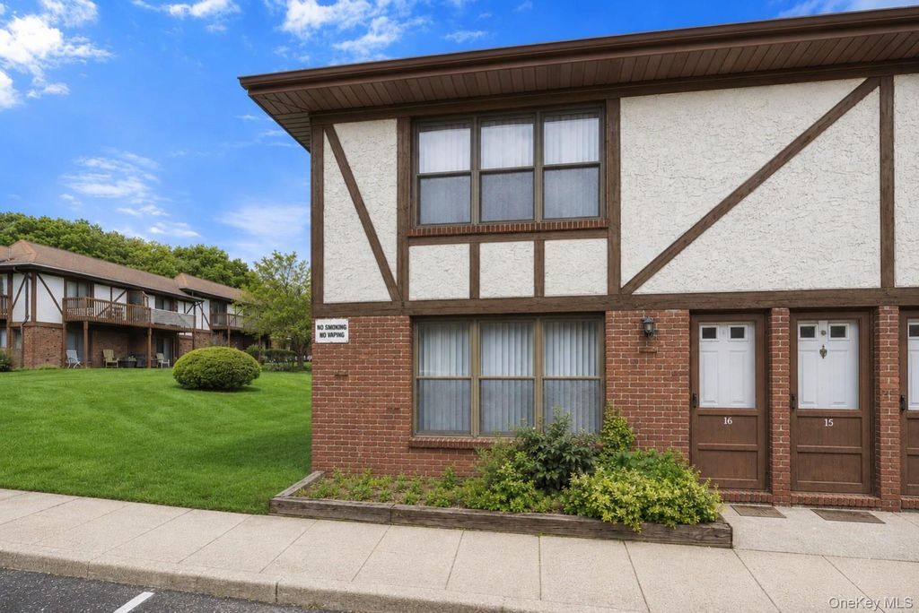 16 Bailey Court 16, Middle Island, NY 11953