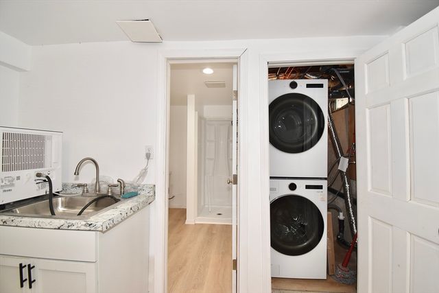 22 Hunting Ln, Agawam, MA 01001