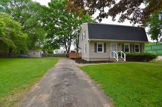 22 Hunting Ln, Agawam, MA 01001
