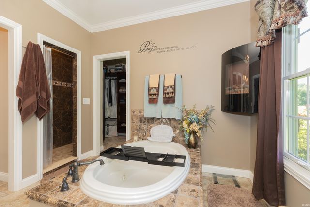 2575 Woodstone Lane, Evansville, IN 47712