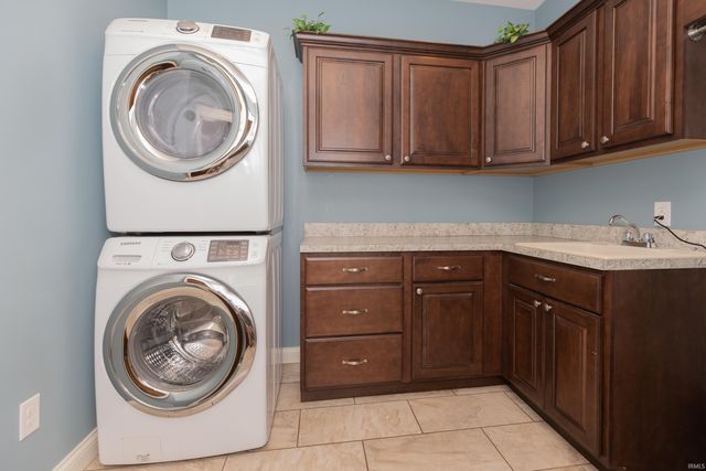 2575 Woodstone Lane, Evansville, IN 47712