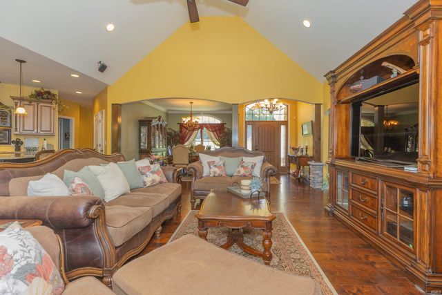 2575 Woodstone Lane, Evansville, IN 47712