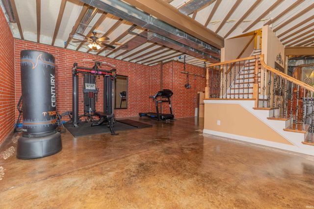 2575 Woodstone Lane, Evansville, IN 47712