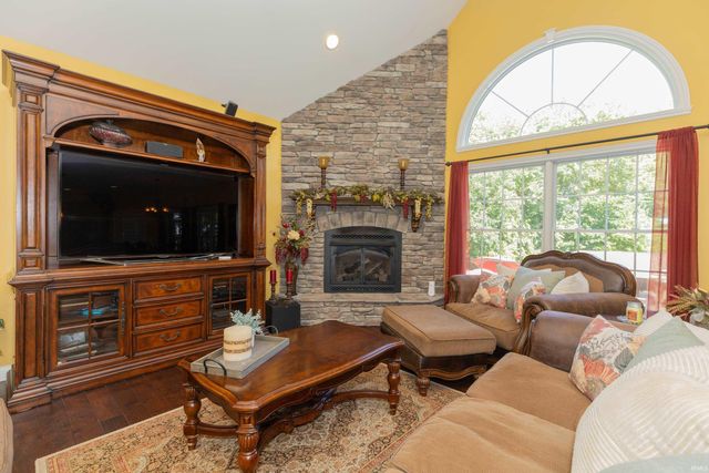 2575 Woodstone Lane, Evansville, IN 47712