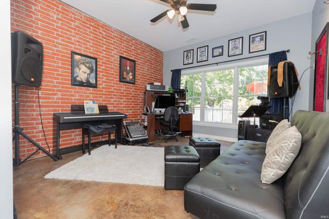 2575 Woodstone Lane, Evansville, IN 47712