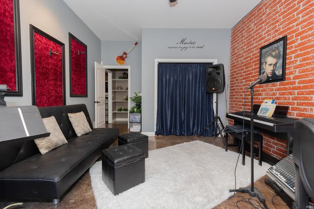 2575 Woodstone Lane, Evansville, IN 47712
