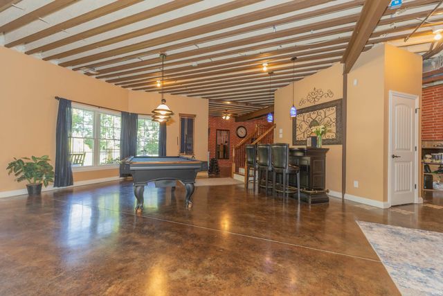 2575 Woodstone Lane, Evansville, IN 47712