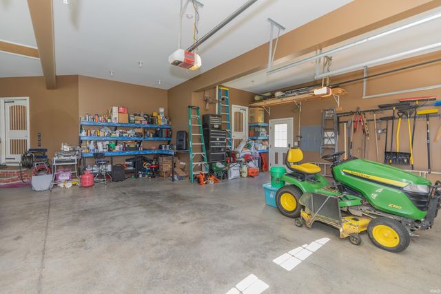 2575 Woodstone Lane, Evansville, IN 47712