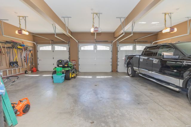2575 Woodstone Lane, Evansville, IN 47712