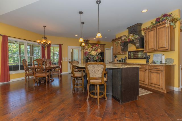 2575 Woodstone Lane, Evansville, IN 47712
