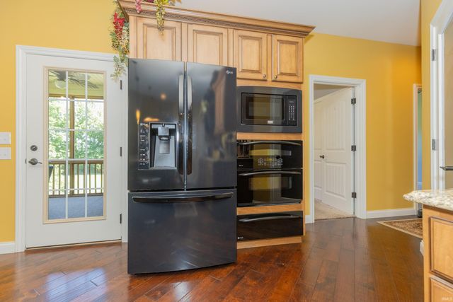 2575 Woodstone Lane, Evansville, IN 47712