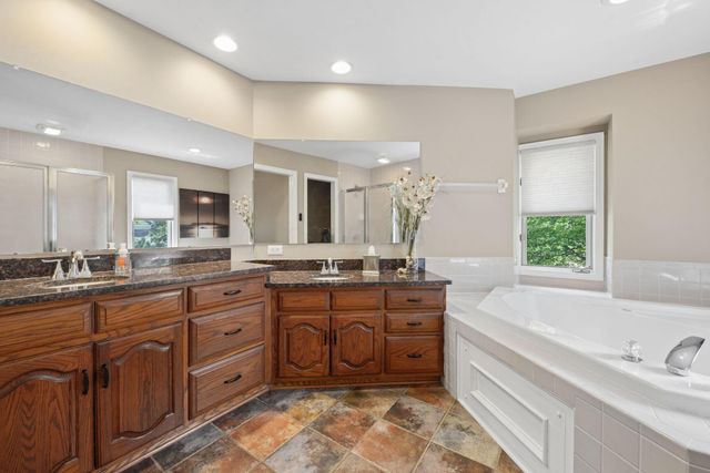 4821 Canterwood Court, Hilliard, OH 43026