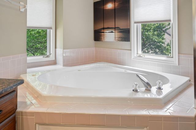 4821 Canterwood Court, Hilliard, OH 43026