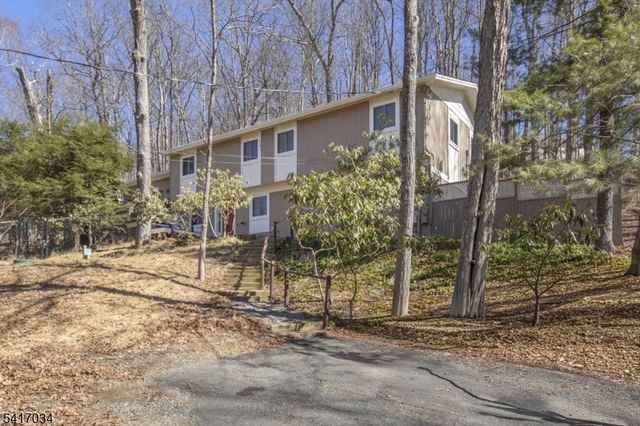 10 Roxiticus Rd, Mendham Twp., NJ 07945