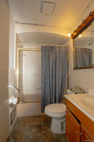 23011 Normandy Avenue, Eastpointe, MI 48021