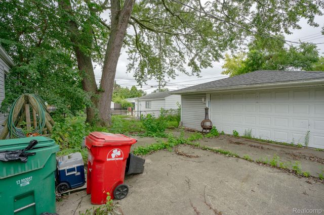 23011 Normandy Avenue, Eastpointe, MI 48021