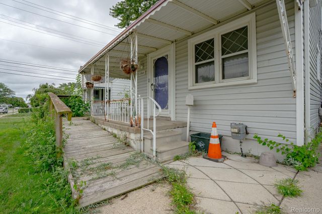 23011 Normandy Avenue, Eastpointe, MI 48021