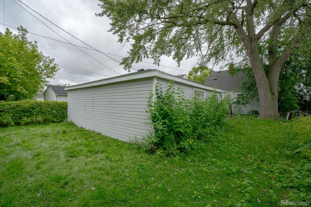 23011 Normandy Avenue, Eastpointe, MI 48021