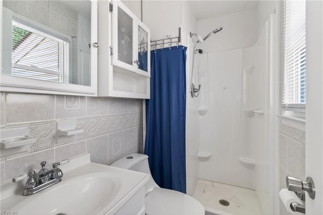 825 Thames DR, Hampton, VA 23666