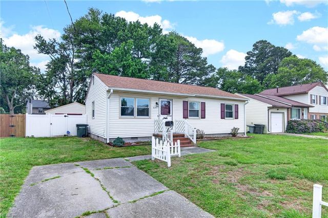 825 Thames DR, Hampton, VA 23666