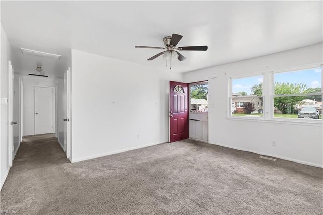 825 Thames DR, Hampton, VA 23666