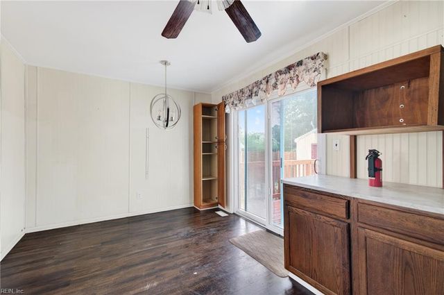825 Thames DR, Hampton, VA 23666