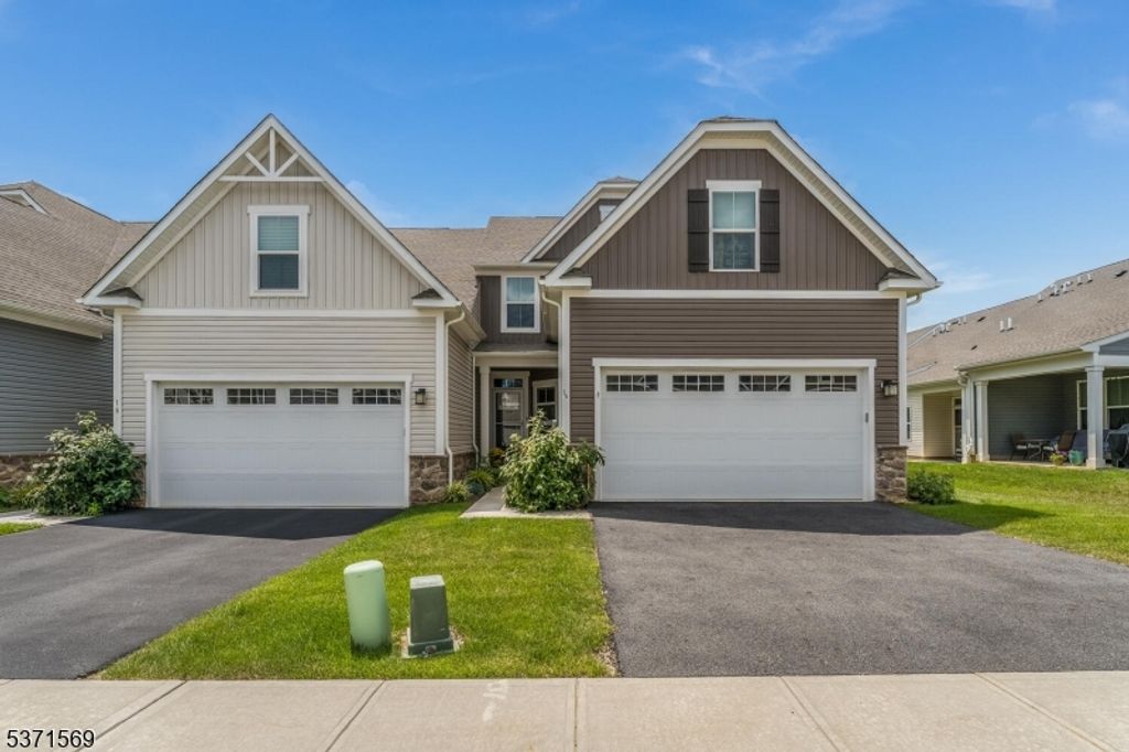 16 Sparrowhawk St, Washington Twp., NJ 07882